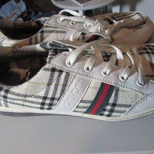 Unisex White Shoes Mens 11/ Womans/13